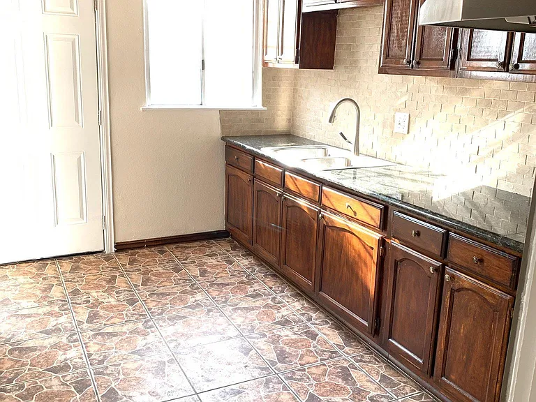 333 W Manchester Blvd #1/2 — Photo 5