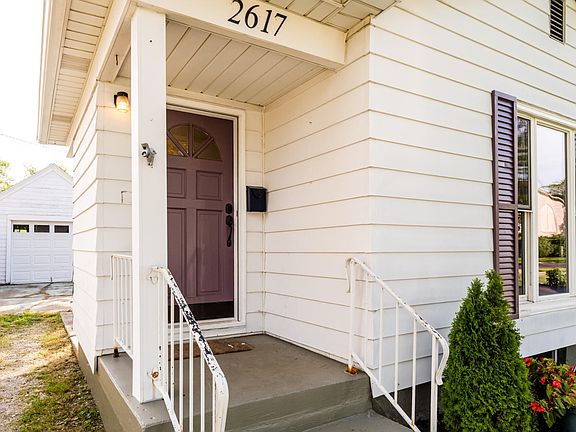 2nd image of 2617 Pixley Ave