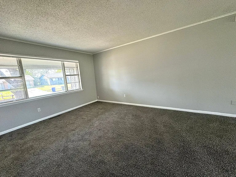 1105 N Fern Ave — Photo 6