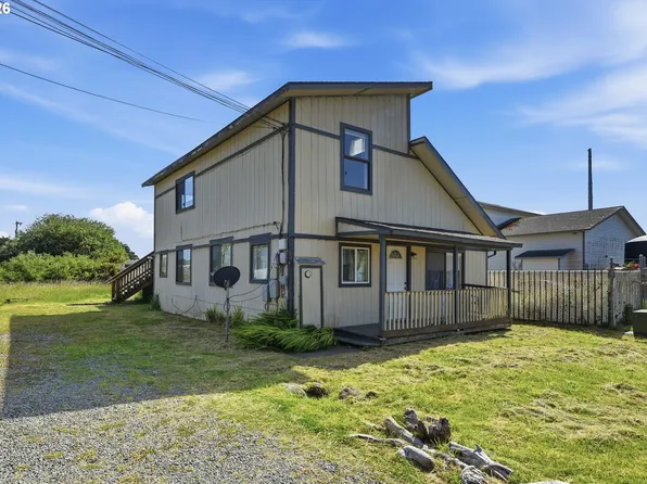 195 17th St SE, Bandon, OR 97411