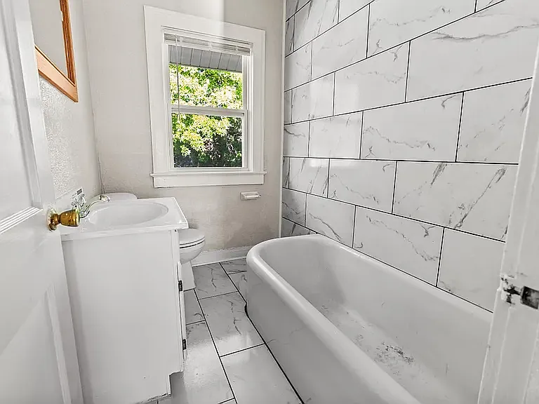 5 bed, 1700 sqft, $2,275 — Photo 3