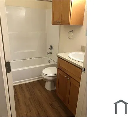 3 bed, 1008 sqft, $1,704 — Photo 4