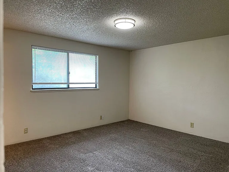2315 Temple Dr — Photo 14
