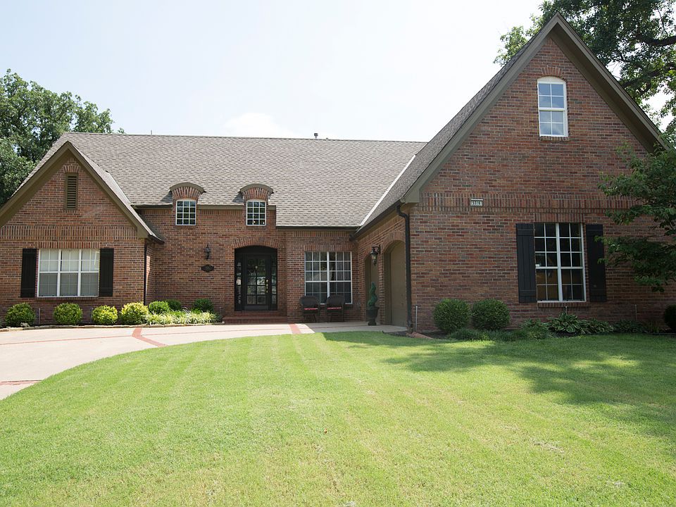 Fabulous Updates on cul-de-sac in Jenks SE! Extensive hardwoods, gorgeous granite Kitchen, updated paint, carpet, hardware, lighting, upstairs baths & more!