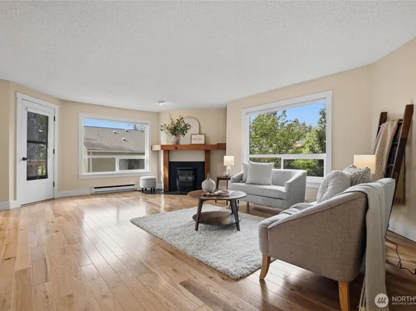 790 Madison Avenue N, Bainbridge Island, WA 98110