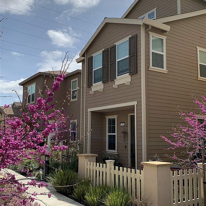 1st image of 305 N Park Ct