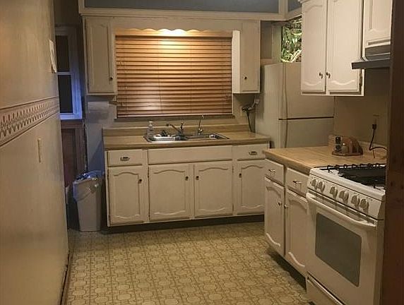 3rd image of 1815 Sugar Creek Dr