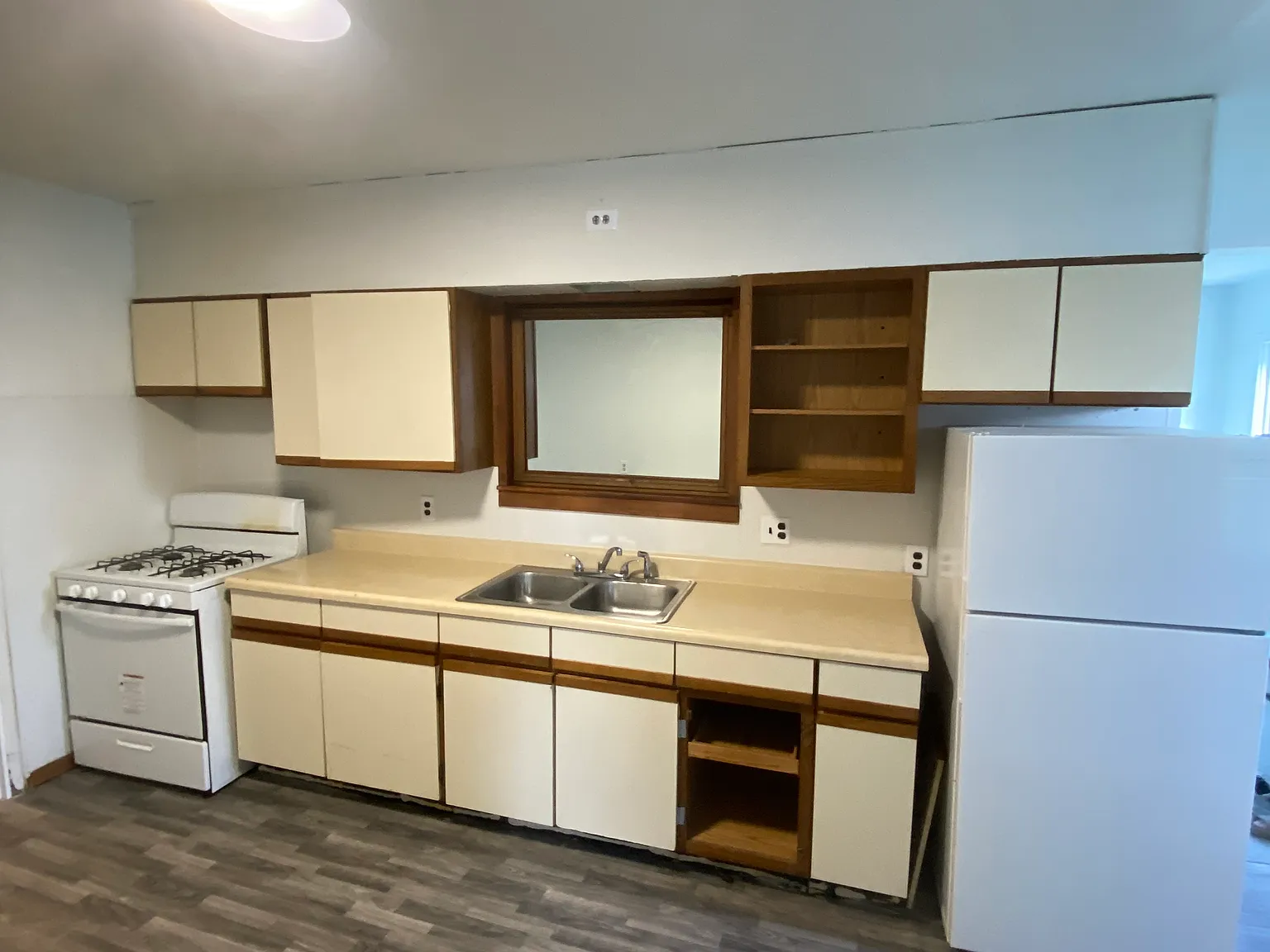 3 bed, 2122 sqft, $1,400 — Photo 3