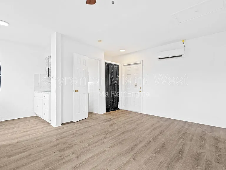 2911 NW 132nd Ter #4-OPA — Photo 1
