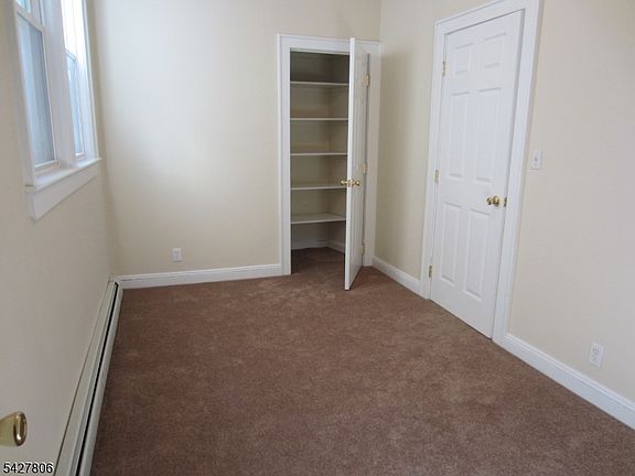 4th image of 367 Hoover Ave