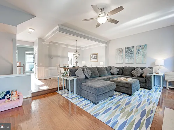 47718 Sandbank Sq, Sterling, VA 20165