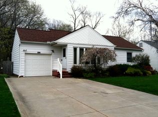 1027 Learidge Rd, Lyndhurst, OH 44124
