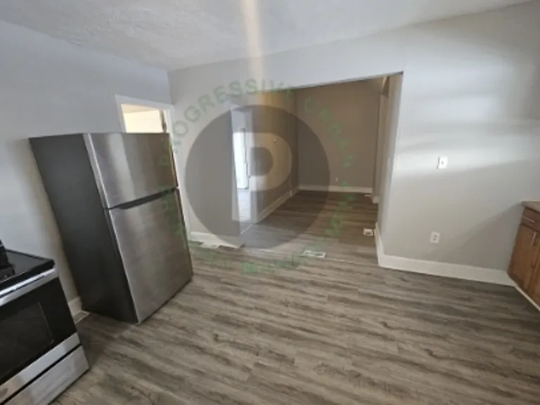 3204 W 73rd St — Photo 12