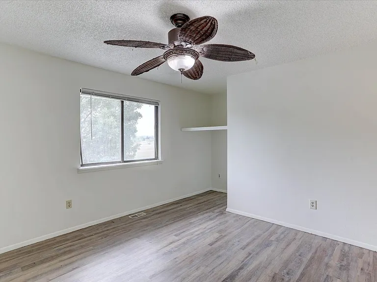 2033 Gyros Cir #166 — Photo 16