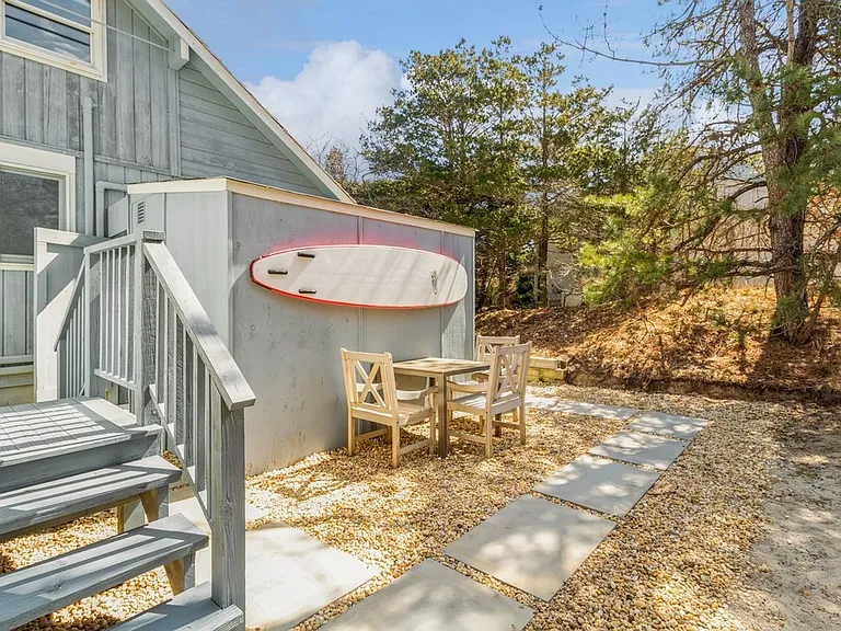 54 Hampton Ln — Photo 16