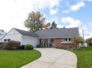 8 Sandhurst Ln, Buffalo, NY 14221