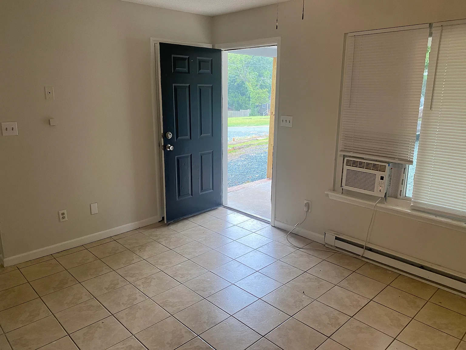 2 bed, 660 sqft, $1,200 — Photo 2