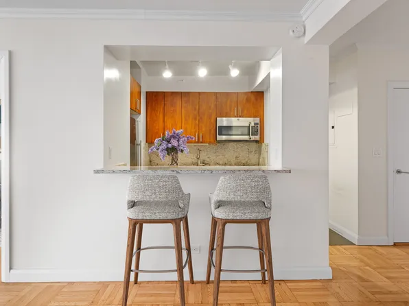 85 East End Avenue image 3 of 6