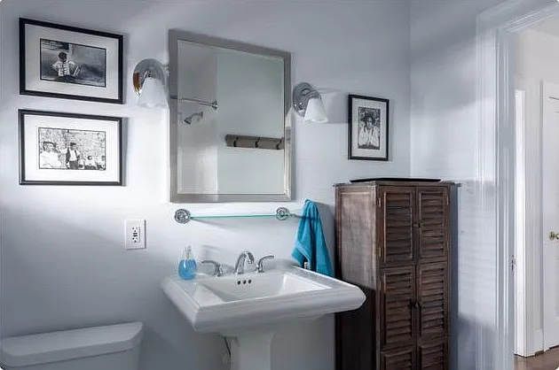 Bathroom with pedestal sink