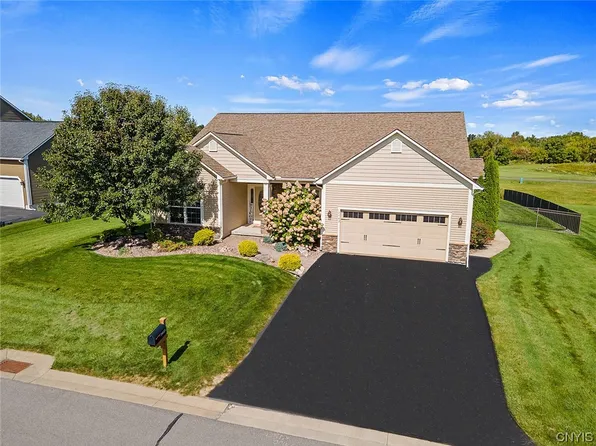 3443 Long Shadow Dr, Baldwinsville, NY 13027
