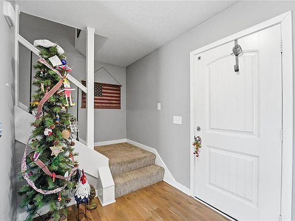 4th image of 2207 Ashford St