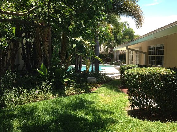 Private tropical yard