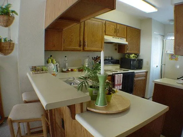 2 bed, 1.5 bath, 1073 sqft, $1,980 — Photo 2