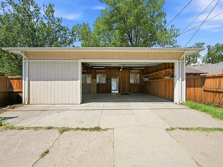 2630 N York St — Photo 26