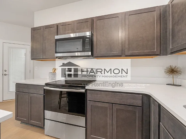 2112 N Reece Rd — Photo 4