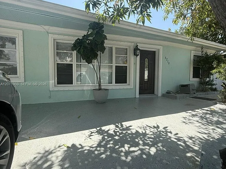 4210 NE 12th Ter — Photo 22