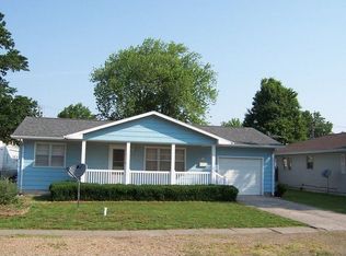305 W Page St, Vandalia, MO 63382