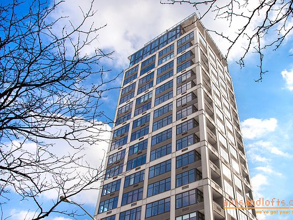 5th image of 424 Bedford Ave APT 3B