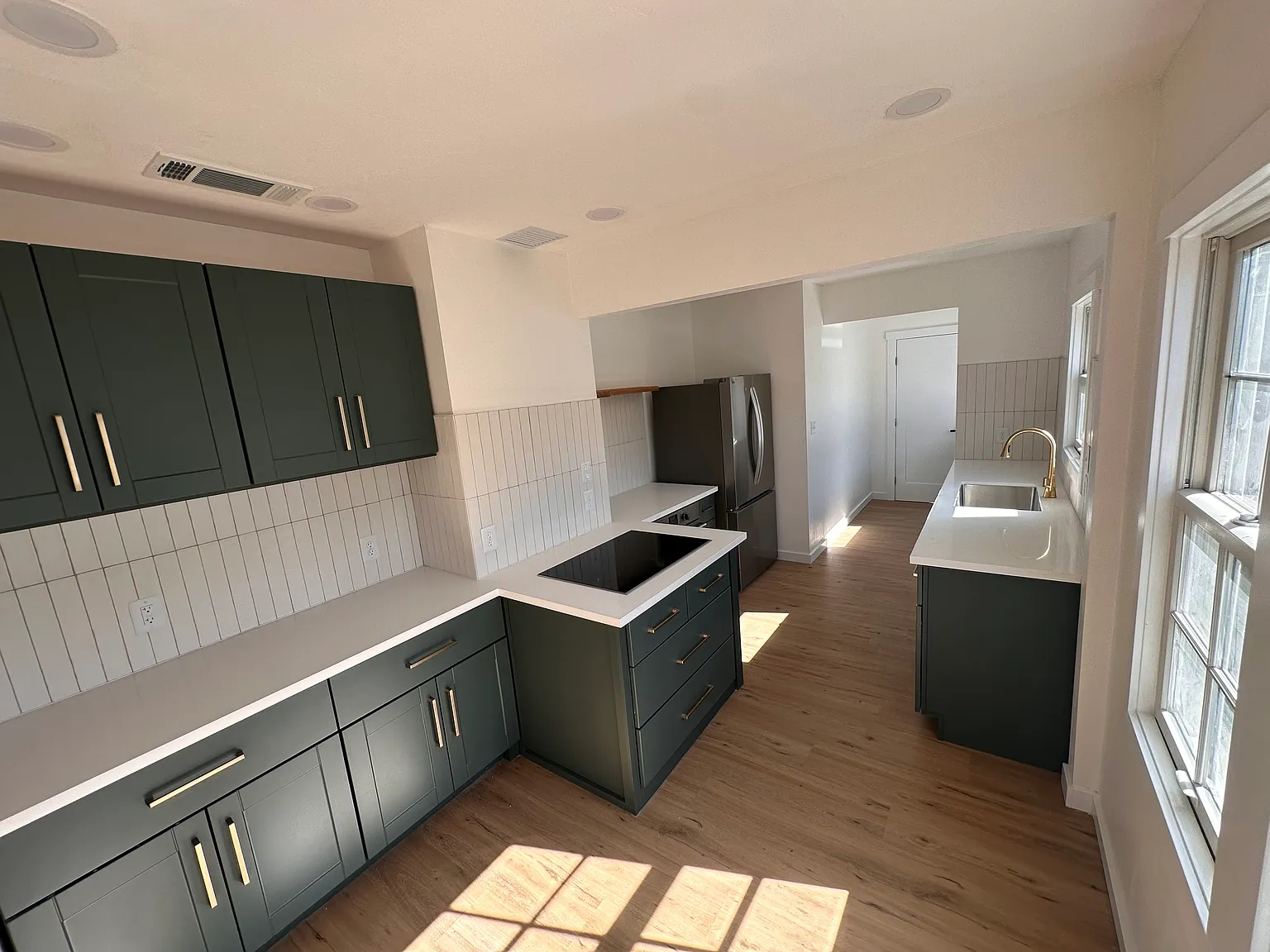 3 bed, 1480 sqft, $3,300 — Photo 1