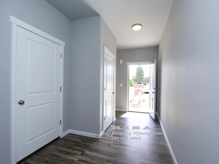 4185 Lancaster Dr NE — Photo 3