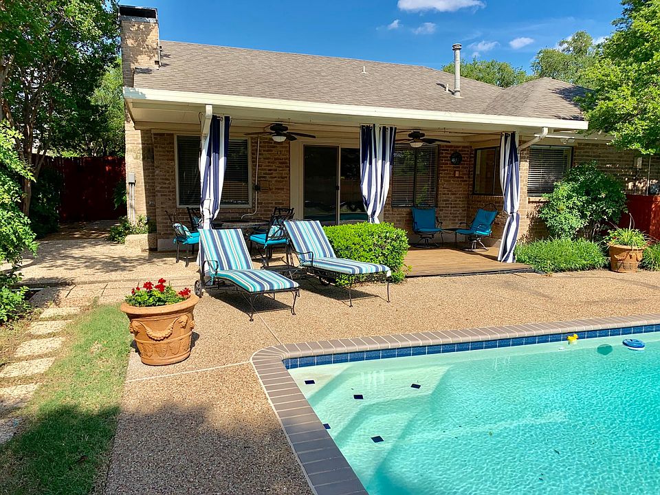 Pool and covered patio (outdoor furniture included)