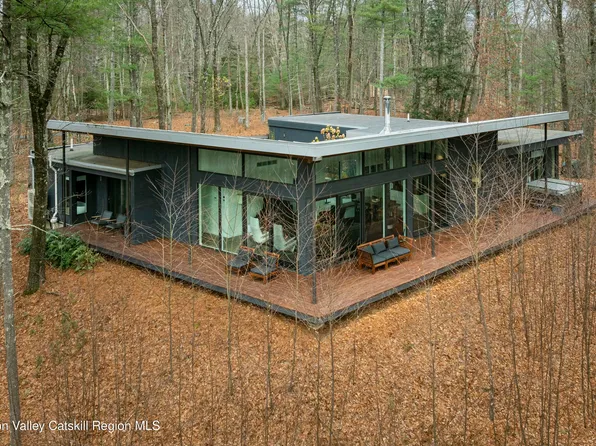 10 Trout Creek Road, Kerhonkson, NY 12446