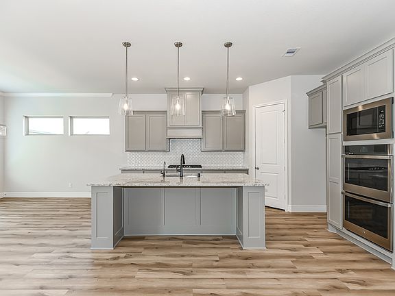 3rd image of 4806 Creekbend Dr