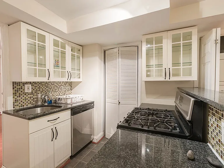 3424 13th St NW #B — Photo 3