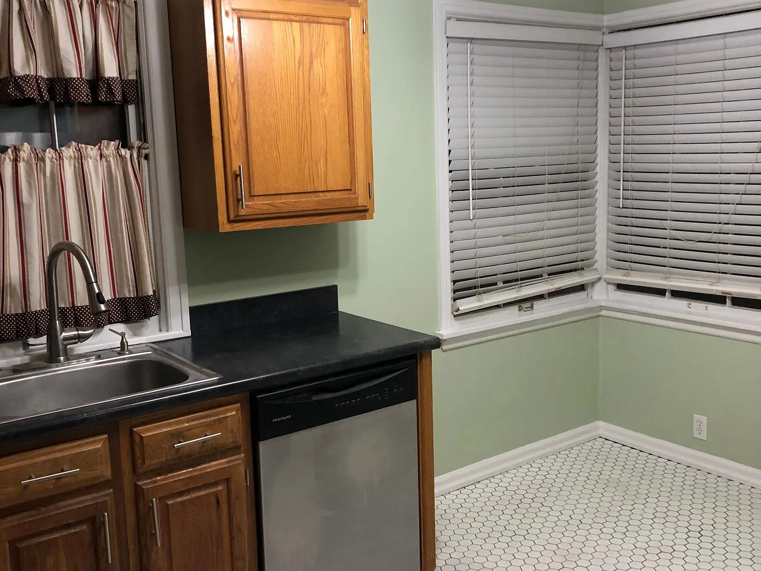 2 bed, 784 sqft, $1,325 — Photo 4