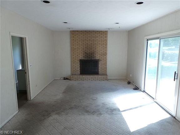 4th image of 4896 Foxlair Trl