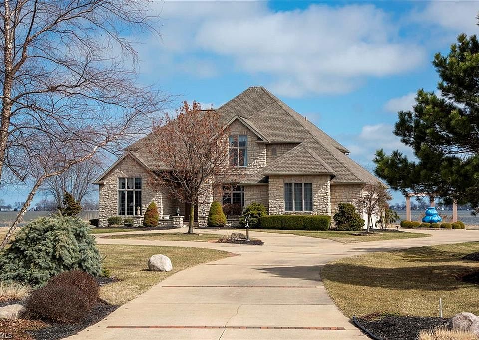 1st image of 842 Crosstree Ln