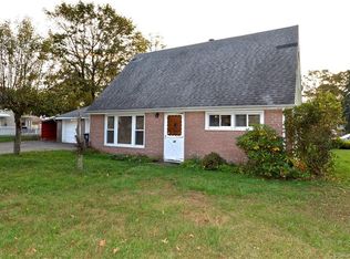 72 Meetinghouse Ln, Milford, CT 06460