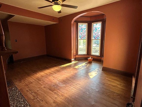 5th image of 226 E 5th St