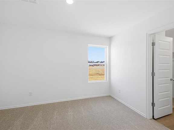 5th image of 1210 Saddle Dr