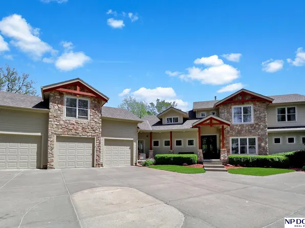 1021 S 211th St, Elkhorn, NE 68022
