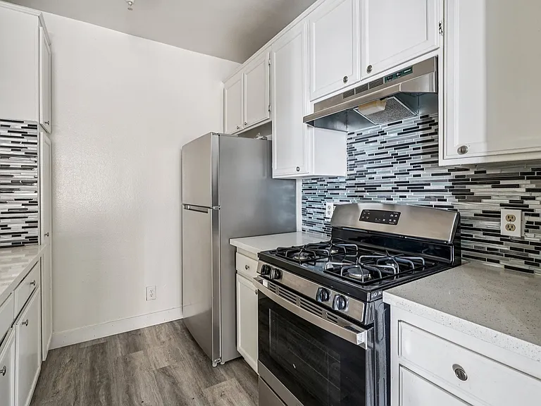 11657 Oxnard Str. — Photo 41