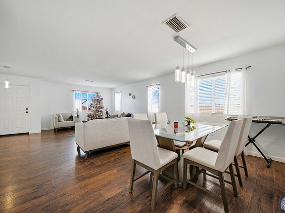 4th image of 147 Sunnyside Ct