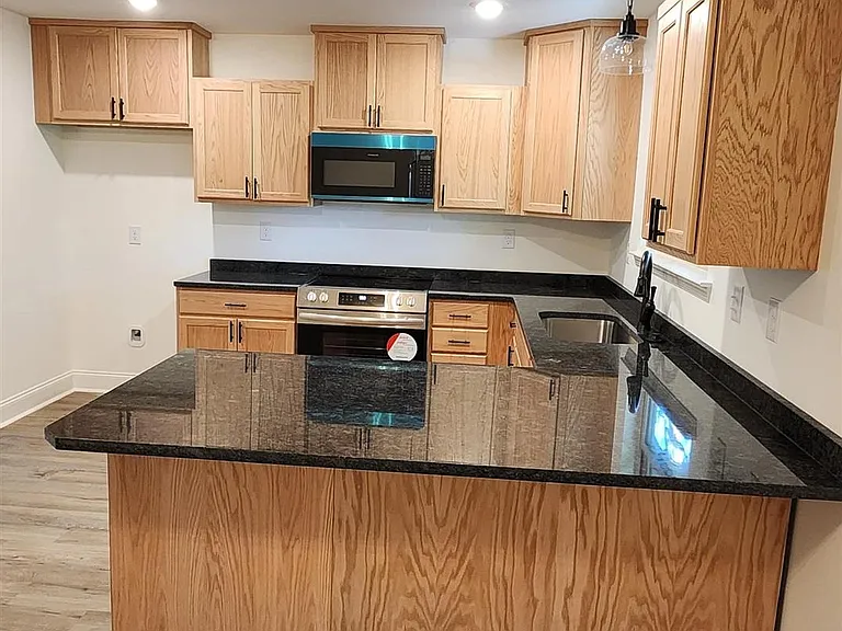 110 Eastlake Dr — Photo 3