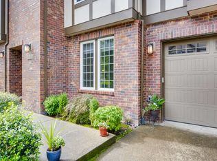 9173 SW Salmon St, Portland, OR 97225