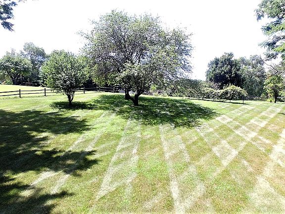 3rd image of 11948 Bowen Pkwy